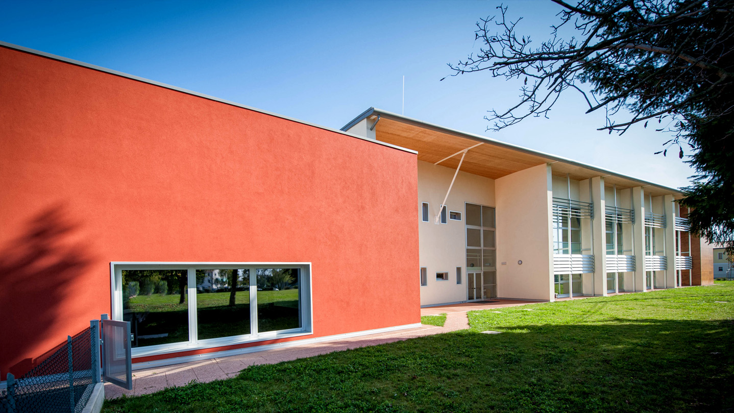 Scuola elementare Istrana. Aperture per nuovi spazi